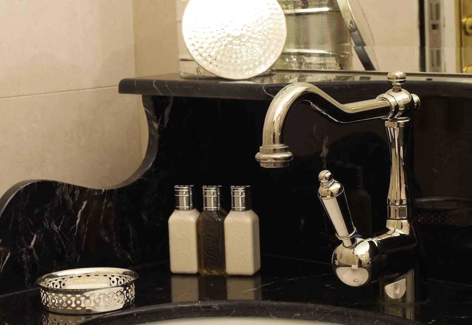 ****  Boutique Hotel Konfidentiel Paris France