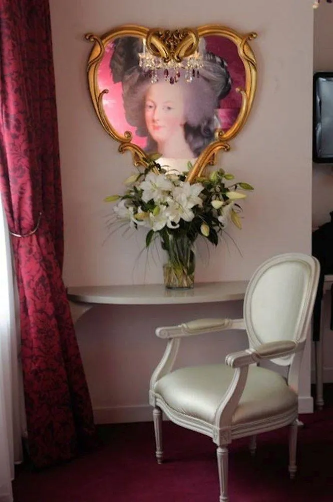 Boutique Hotel Konfidentiel Paris 4*,